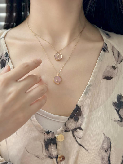 【幸运字母项链】18k黄金 专属字母定制 从A-Z 赋予独属自己的意义 日常佩戴/送闺蜜/送妈妈都合适~ 湖州仓 商品图3