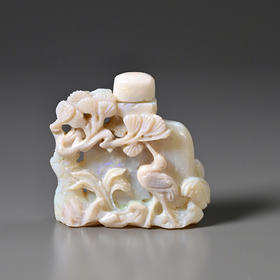 清代欧泊“松鹤延年”鼻烟壶