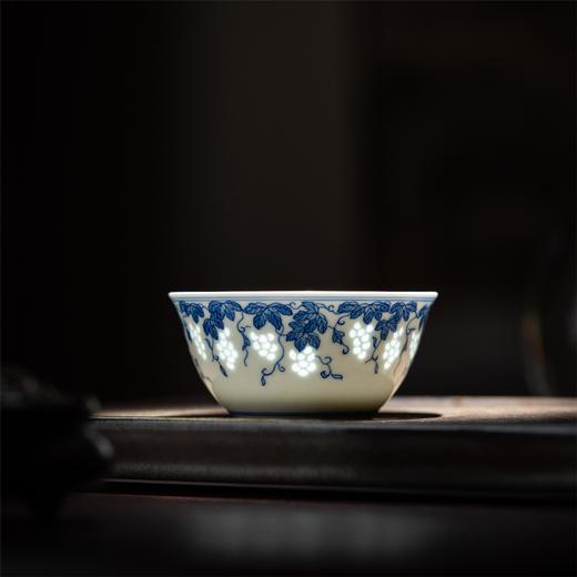 富玉窑  景德镇全手工玲珑瓷手绘青花葡萄纹鸡缸杯 商品图5