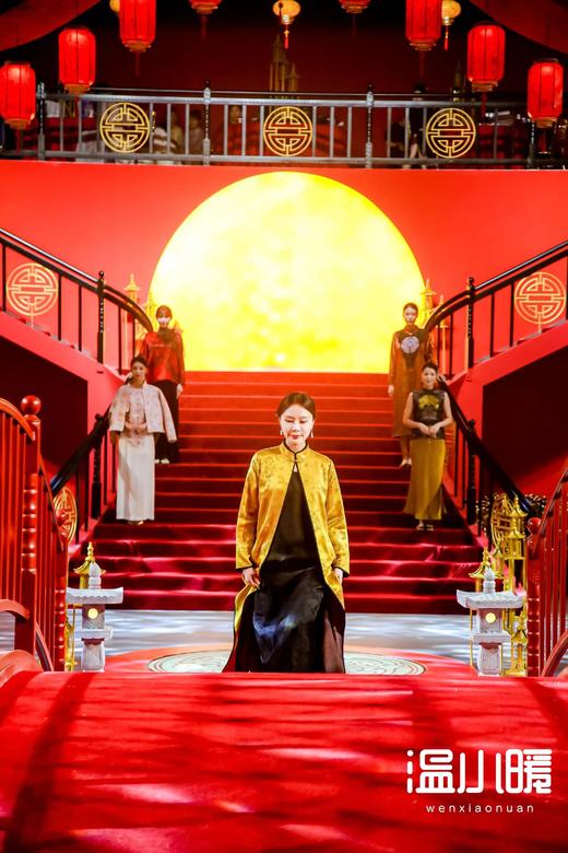 【2025门店同款】国色龙象-高开叉中式裙（24807930Y-中国黄) 商品图1