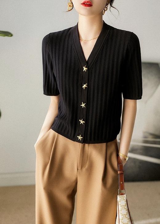 【法式海星扣V领冰丝开衫】高弹不变形，不勒肉，透气性高，亲肤质地，柔软细腻，五角星独特设计，上身百搭 商品图1