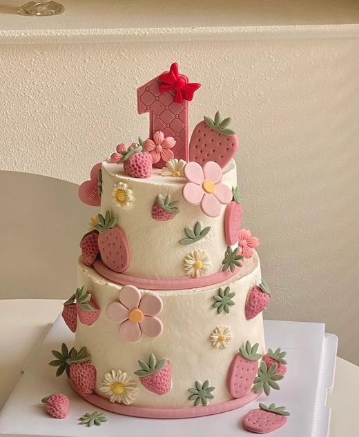 【臻品系列】---提前4个小时预定【双层加高翻糖草莓周岁蛋糕】 商品图0