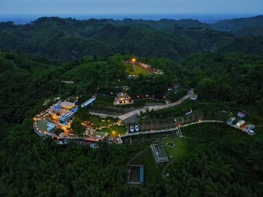 【超值特惠-邛崃132号院】299元起住木屋/房车/山景房，竹海、泳池，竹海里、独占一片山头，山巅小院BSLS 商品图1