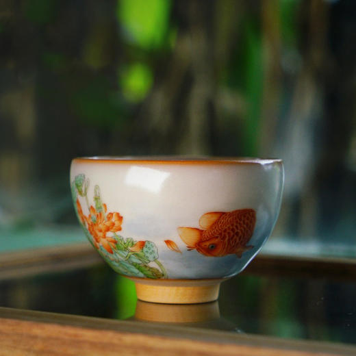 问鼎松涛彩绘哥窑玉盈杯（莲年有余）（缺货） 商品图0