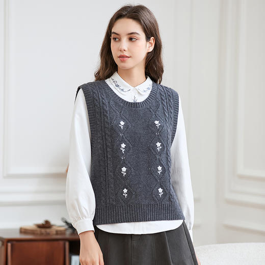 Famecoco花朵刺绣针织背心马甲叠穿女冬FAB8CA042 商品图4
