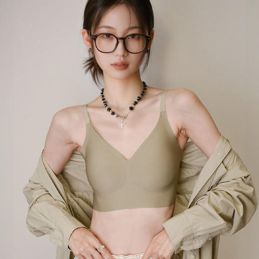 内衣消失术！蔓朵奇 薄款隐形无痕女士内衣 特调橡皮擦文胸 聚拢显瘦 女 宽带/细带 5色可选 商品图5