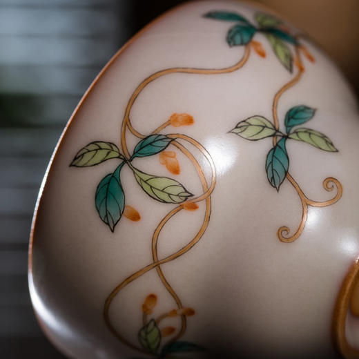 问鼎松涛彩绘哥窑映空杯（水仙缥缈）梅竟杯（枸杞绕藤）斗笠杯（祥云仙鹤）游君杯（倩桃为寿）晴雪杯（国色天香）（缺货） 商品图3