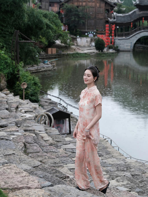 盛唐婧 |玫瑰粉国风丝绒上衣&直筒裤套装 商品图8