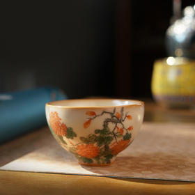 问鼎松涛彩绘哥窑玉盈杯（菊蕊飘香）（缺货）