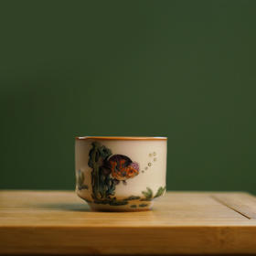 问鼎松涛彩绘哥窑端合杯（鱼贯而行）（缺货）