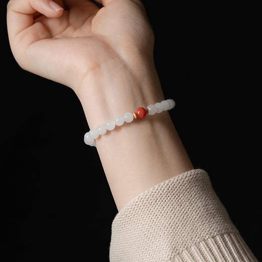 【经典】新中式赤霞天然和田玉手串 商品图3