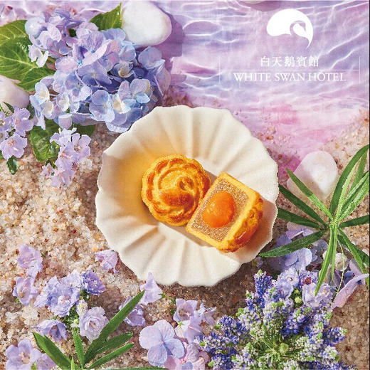 白天鹅宾馆 WHITE SWAN HOTEL天鹅月精装礼盒（6个装） 蛋黄莲蓉3个 椰蓉3个 300g 6个装 商品图3