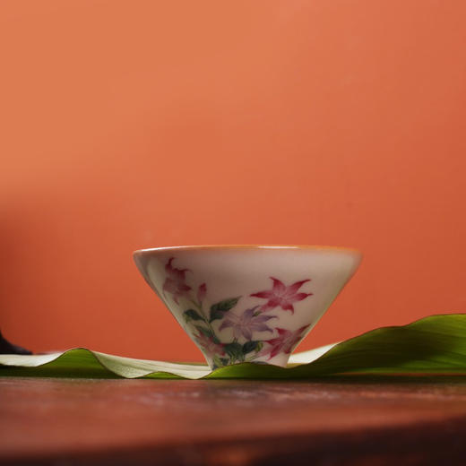 问鼎松涛彩绘哥窑斗笠杯（丛香百合）（缺货） 商品图0