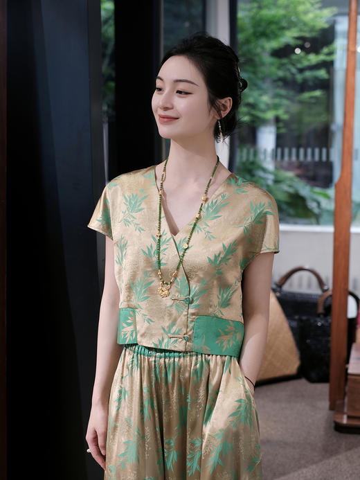 盛唐婧 |桑蚕丝竹菊清影双色提花上衣&裤子套装 商品图2