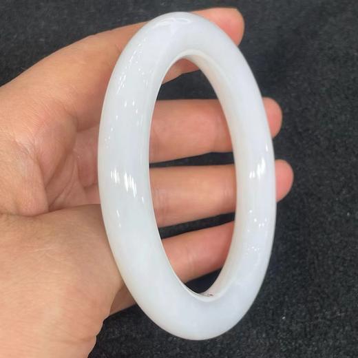 【精品】新疆羊脂白圆条手镯 商品图1