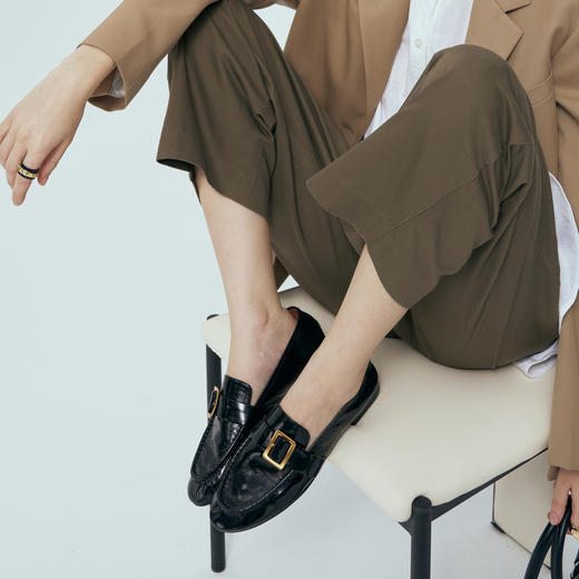 Julia Heuer 复古经典饰扣乐福鞋 商品图4