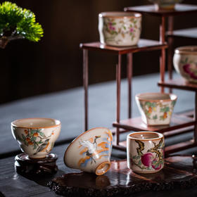 问鼎松涛彩绘哥窑映空杯（水仙缥缈）梅竟杯（枸杞绕藤）斗笠杯（祥云仙鹤）游君杯（倩桃为寿）晴雪杯（国色天香）（缺货）