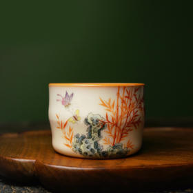 问鼎松涛彩绘哥窑步虚杯（红竹萧萧）持照杯（佛手）斗笠杯（花卉博古）斗笠杯（蝶舞翩翩）抚思杯（蝴蝶翩翩）盖置（青绿山水）（缺货）