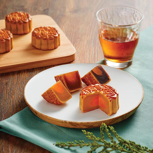 美心 中秋月饼礼盒  中秋福利团购 蛋黄莲蓉五仁豆沙【预售8月发货】 九星迎月月饼礼盒630g 商品图2