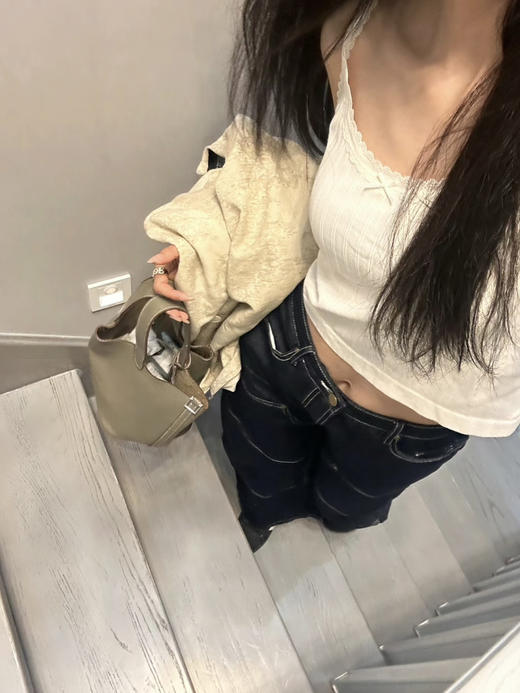 【2件减10元/3天左右发】谭松韵同款 半练花瓣蕾丝背心，纯欲甜美还带点小性感，可甜可辣！背心文胸二合一，自带bra免穿文胸很方便，舒适稳承托不下垂，立体隐形杯无凸点，弹力肩带不勒肩，粉粉白白美哭了！ 商品图5