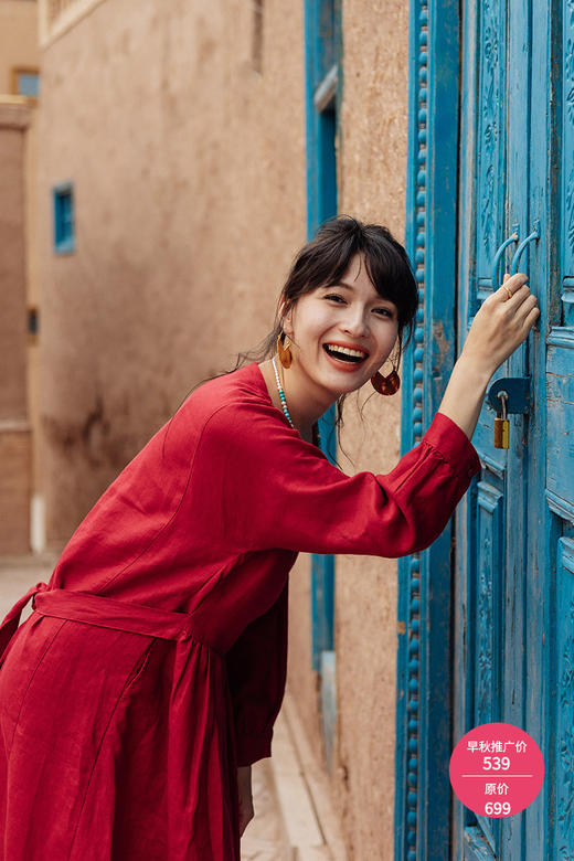 绽放旅行女装524朵/重磅进口亚麻高腰细褶收腰显瘦圆领长袖连衣裙 商品图0