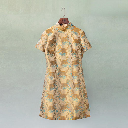 荷言HEYEN 虎虎生福 原创设计非遗38姆米100%桑蚕丝宋锦虎镇五毒图案真丝短款连衣裙 商品图3