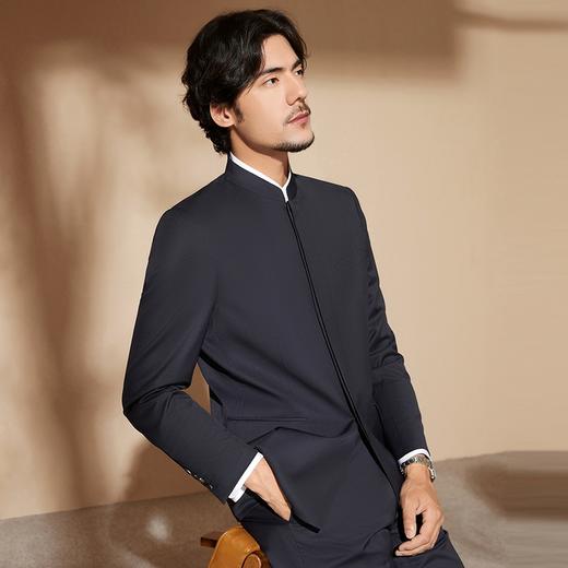 【婚礼季】柒牌西装男套装2025新款含羊毛可脱卸衬衫领商务通勤立领西服外套	127C71130 商品图1