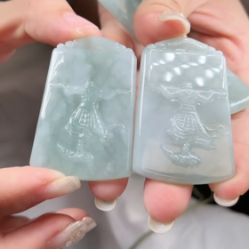 玉美人菲菲HZ~翡翠大圣归来无事牌约35*53mm吊坠~多样性发一