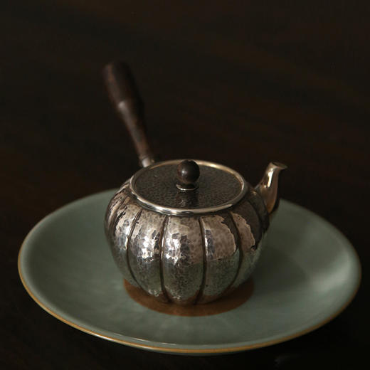 问鼎银壶瓜瓣侧把小泡壶（银色）（缺货） 商品图0