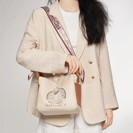 大英博物馆 盖亚·安德森猫系列 时尚拼色桶包手拎斜挎包 商品图1