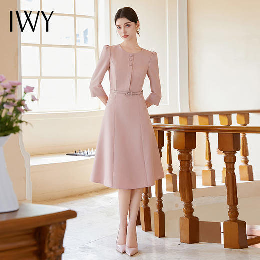 IWY/法式轻奢七分袖粉色连衣裙气质时尚高级感女神范通勤干练百褶裙Q1173 商品图0