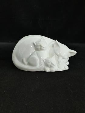 英国科尔伯特骨瓷猫咪摆件，猫妈妈趴着睡着了
