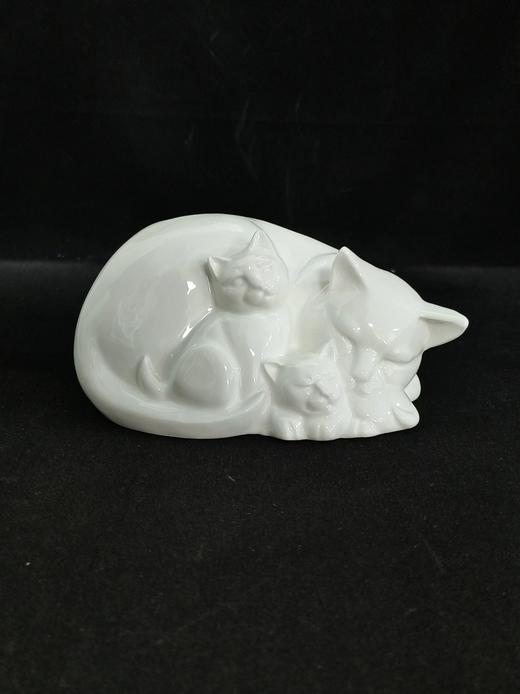 英国科尔伯特骨瓷猫咪摆件，猫妈妈趴着睡着了 商品图0