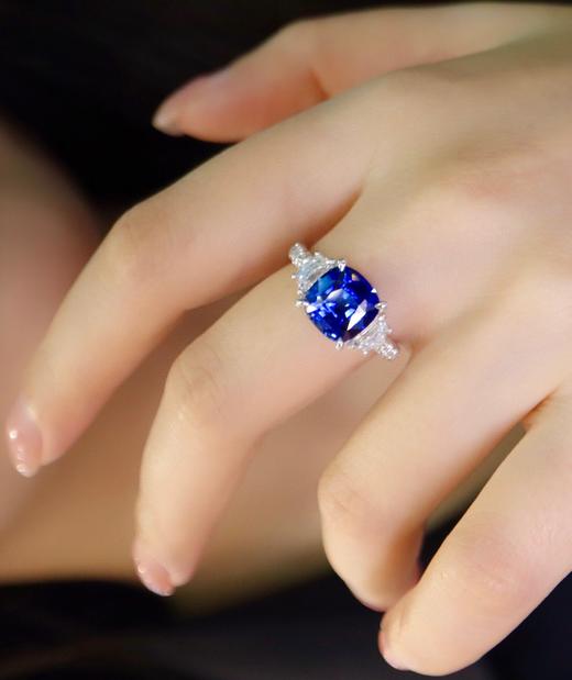 5.05ct 5.66g 蓝宝石戒指 商品图4