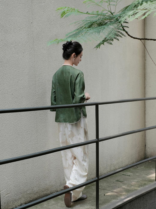 盛唐婧 |真丝香云纱重工盘扣对襟上衣 商品图5