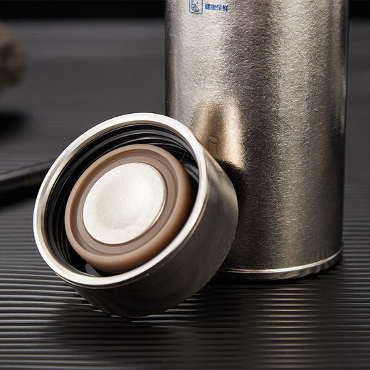 VOCHIC  泰坦纯钛保温杯VT2406-1  500ml 商品图3