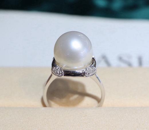 519022 天然澳白珍珠戒指 18K金钻石镶嵌，珠子圆珠强光极微瑕，性价比高 大小11.9mm 超值价💰3580/个 商品图3