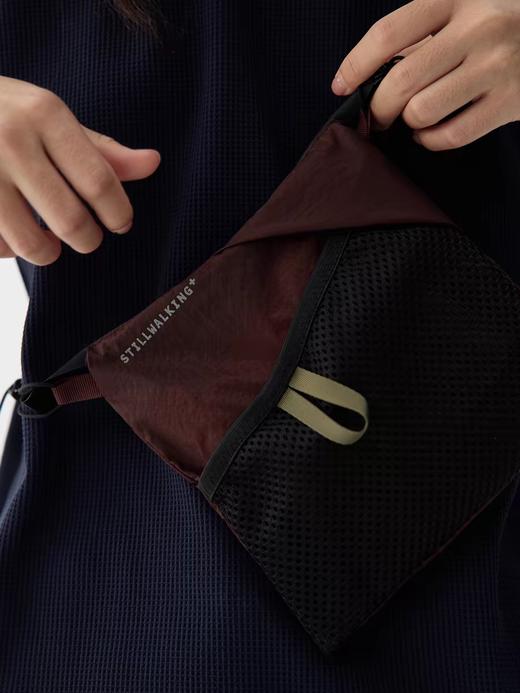 步履不停/4B52013C/多用途轻量尼龙简单便携手机斜跨包 商品图3