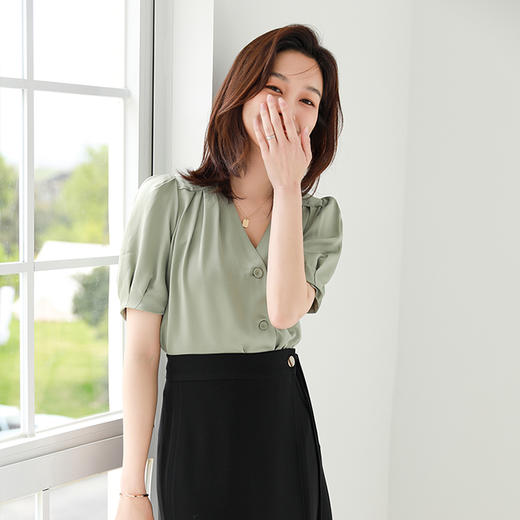 火桐hooton重磅V领抽褶真丝短袖779103 商品图6