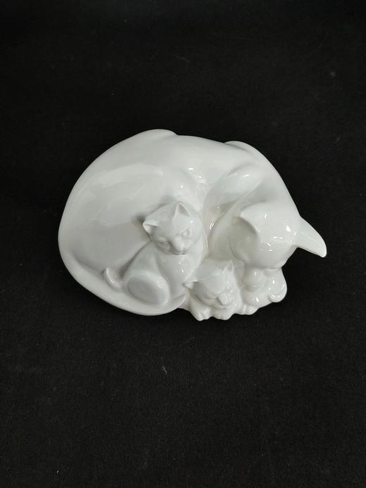 英国科尔伯特骨瓷猫咪摆件，猫妈妈趴着睡着了 商品图1