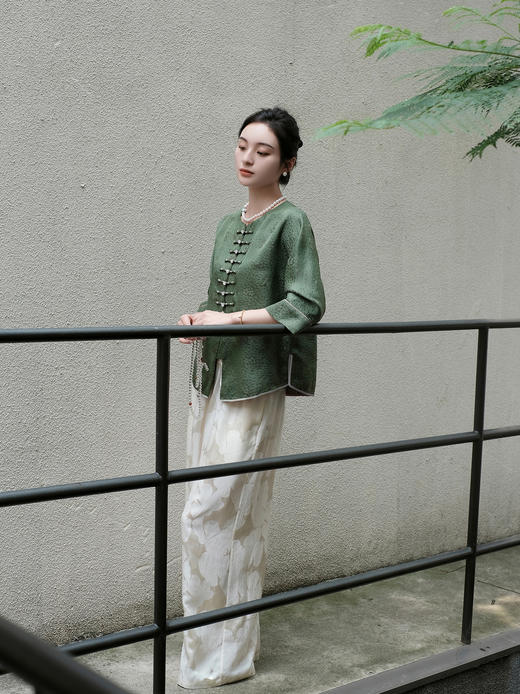 盛唐婧 |真丝香云纱重工盘扣对襟上衣 商品图6