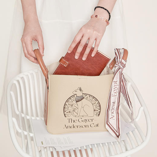 大英博物馆 盖亚·安德森猫系列 时尚拼色桶包手拎斜挎包 商品图3