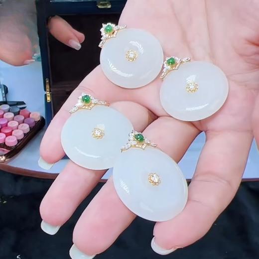 玉美人菲菲HZ~18K和田玉平安扣吊坠约31*38mm-多样性发一 商品图0