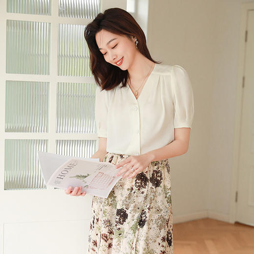 火桐hooton重磅V领抽褶真丝短袖779103 商品图3