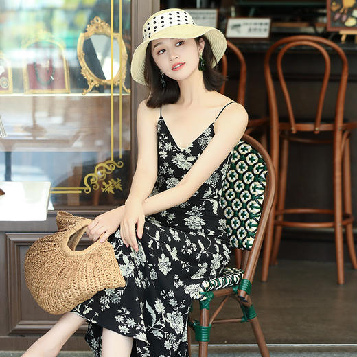 OY-24516吊带连衣裙女新款气质法式夏季流行漂亮裙子双绉印花鱼尾裙24516 商品图1