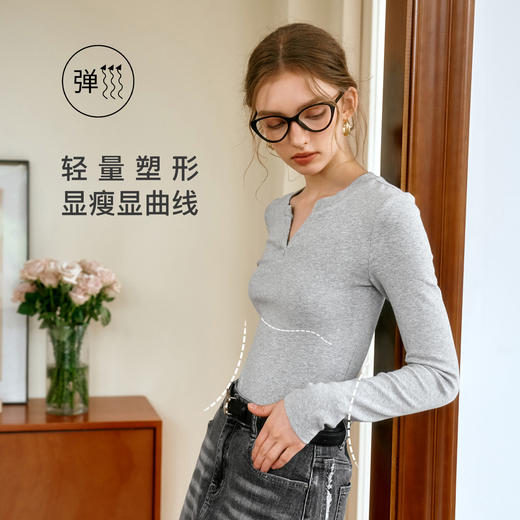 
OLrain欧芮儿法式花灰色圆V领T恤女早秋2024新款简约长袖针织上衣 商品图3