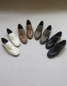 少 速来 哈！女段 T Row 极简风 小牛皮+羊反绒衬 手缝褶 乐福鞋 4色入