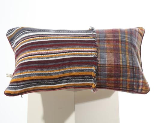  西藏萨迦羊绒针梭相拼流苏抱枕SJF95P757N 商品图0