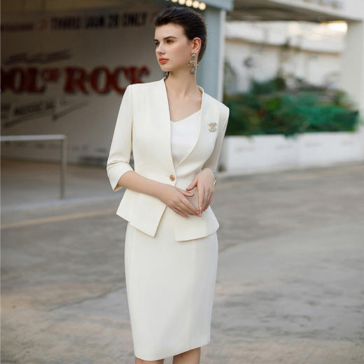 IWY/米白色气质优雅七分袖西装包臀裙时尚通勤套装春秋新款CS1958 商品图3