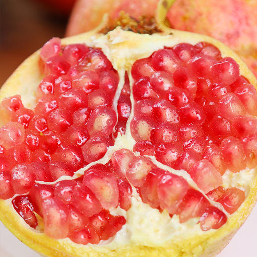 【云南突尼斯软籽石榴】果肉颜色偏粉不影响口感 后期会慢慢变红 大口吃不吐籽 皮薄易剥 果粒饱满 粒粒爆汁 酸甜爽口 4种规格可选 商品图0